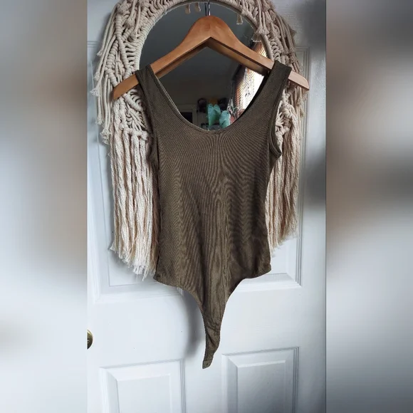 Wild Fable Olive Green Keyhole Bodysuit - Picture 4 of 6